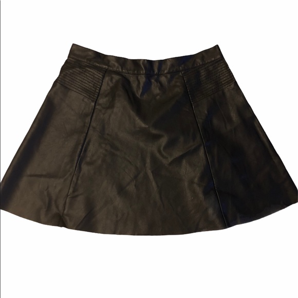Faux leather skirt - Picture 1 of 3